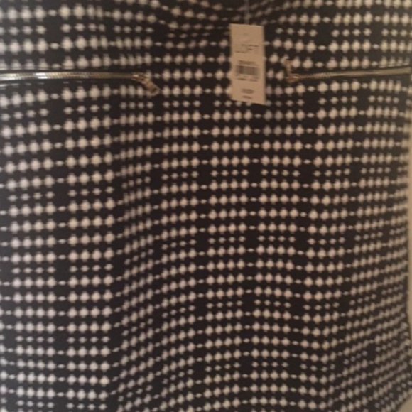 LOFT PETITE SKIRT-NWT - Picture 3 of 4